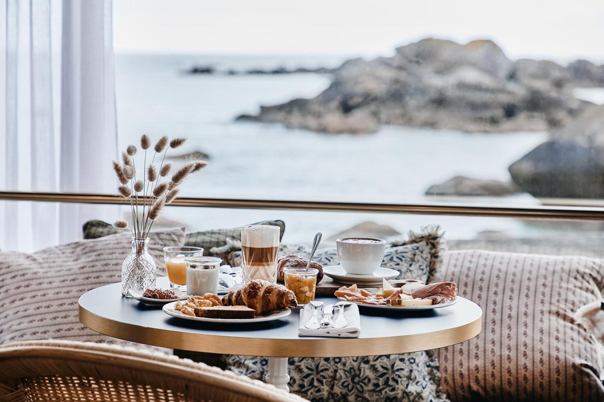 De La & Hotel 4*